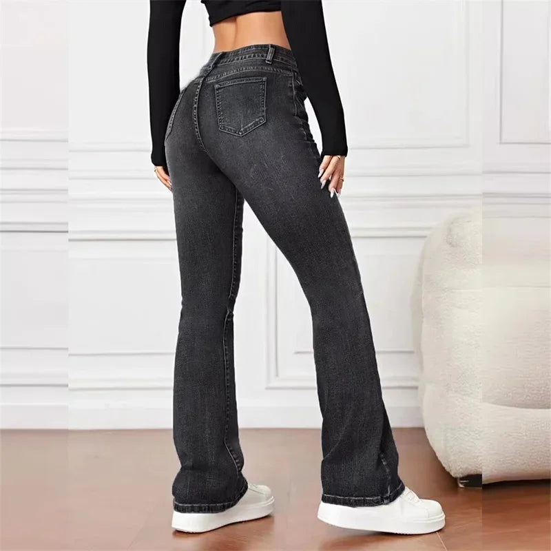 Sophia - Flared Jeans in Light Washed Denim