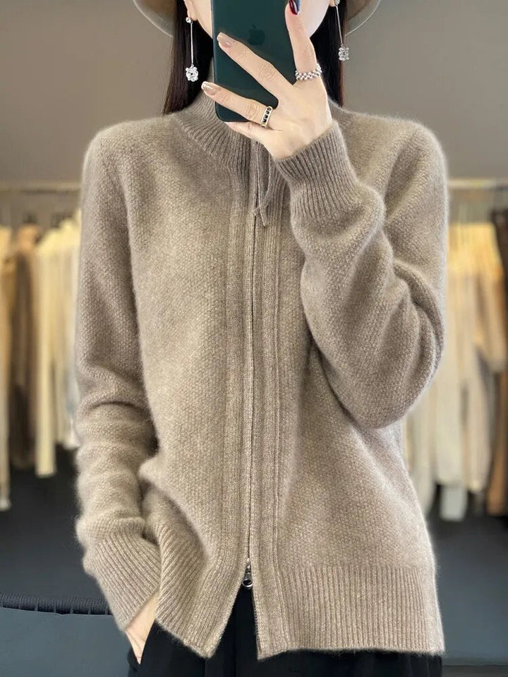 Amelia - Cozy Zip-Up Cardigan