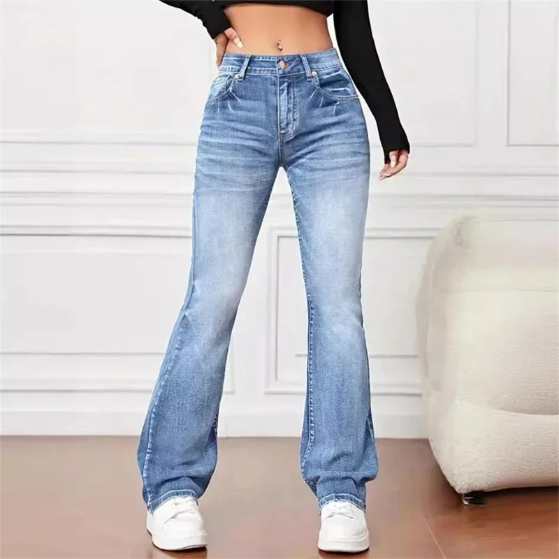 Sophia - Flared Jeans in Light Washed Denim